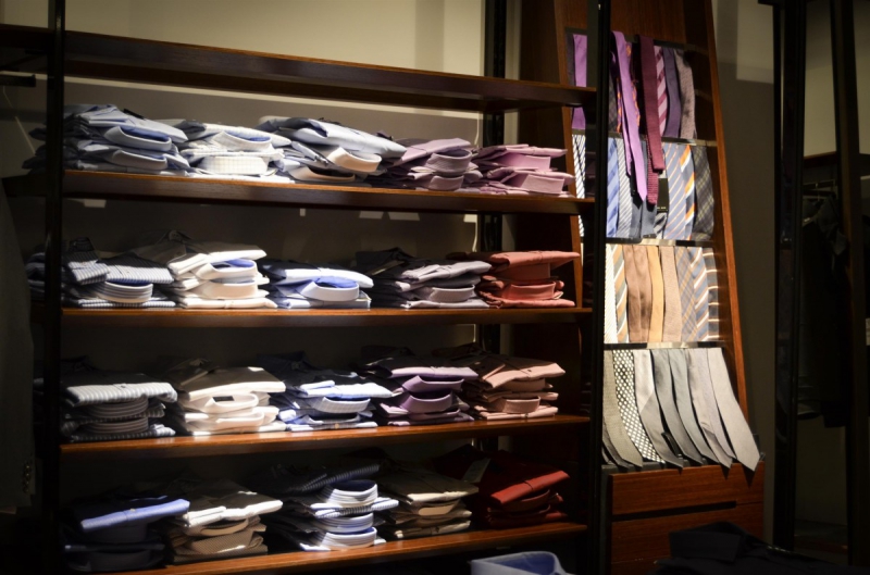 vente-BIOT-min_shirts_exhibition_shop_shopping_shelf_buy_business_clothing-940715